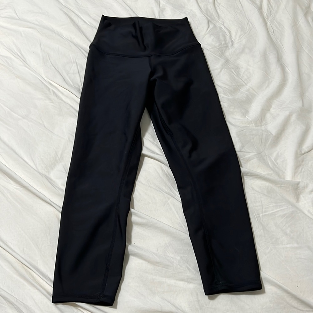 Alo yoga High-Waist Airbrush Capri. Size XS. Black